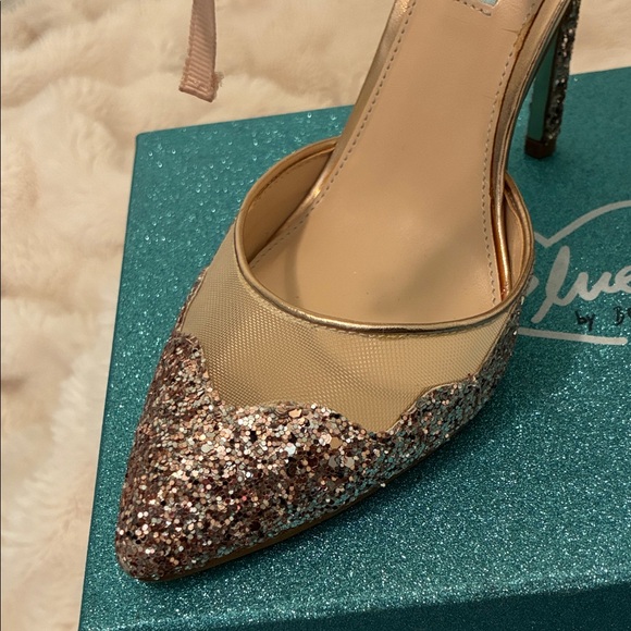 Betsey Johnson rose gold heels - Picture 4 of 4